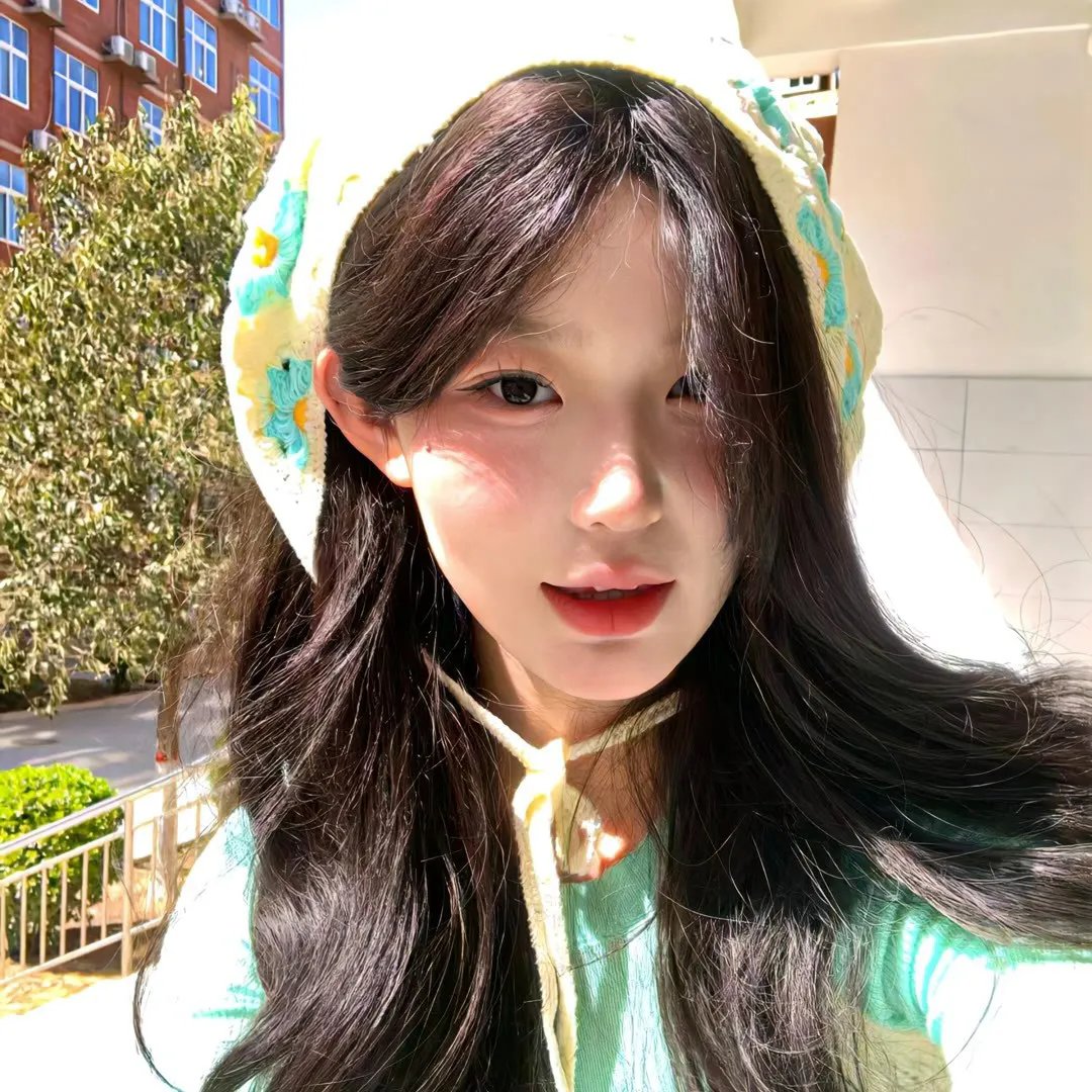阁楼里的花 在线观看封面